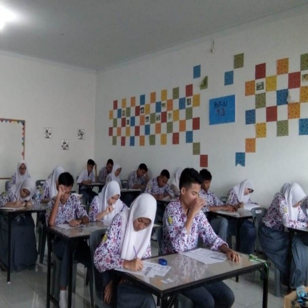 Pelaksanaan Ujian Semester Genap SMA Namira