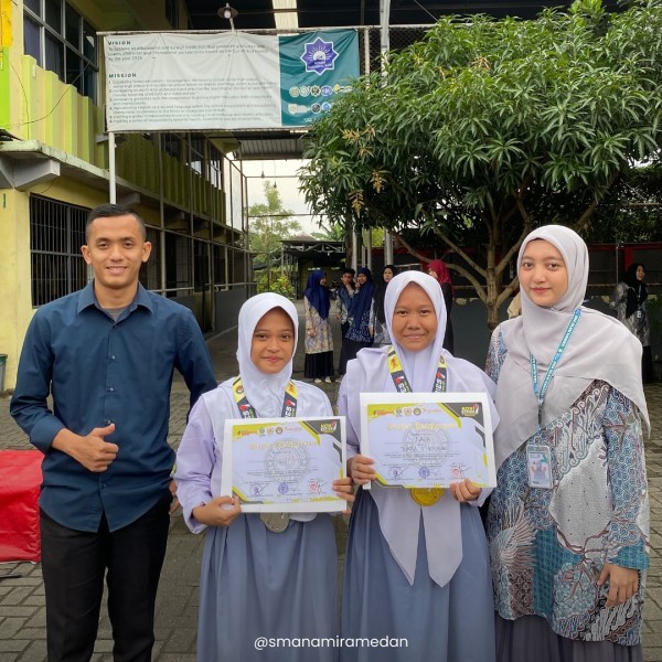 DUA SISWA SMA ISLAM NAMIRA RAIH PRESTASI GEMILANG DI KEJUARAAN TAEKWONDO SUMATERA UTARA